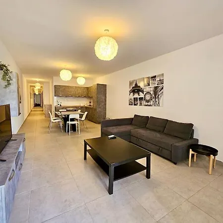 Apartment Sleeps 6 Spacious St Pauls Bay