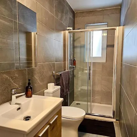 Sleeps 6 Spacious St Pauls Bay Apartment St. Paul's Bay