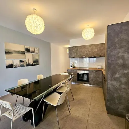 Daire Sleeps 6 Spacious St Pauls Bay *