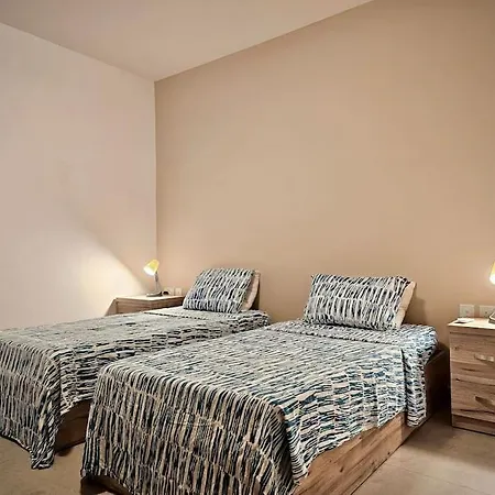 Apartment Sleeps 6 Spacious St Pauls Bay *