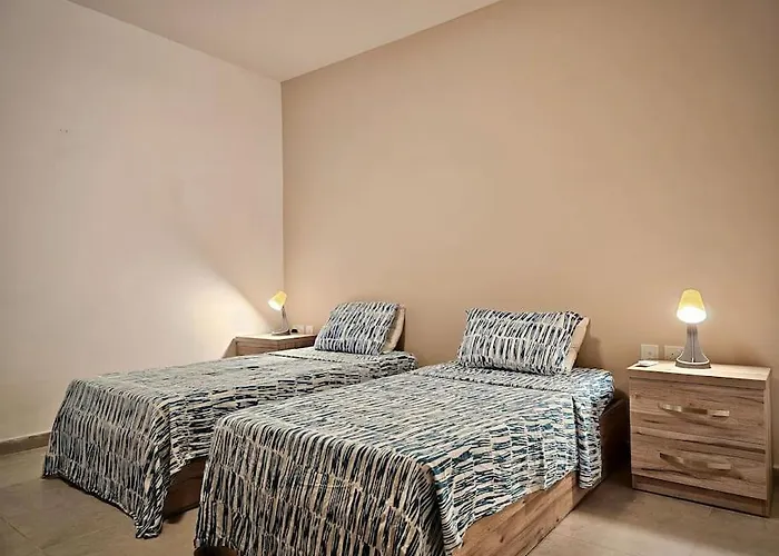 Apartament Sleeps 6 Spacious St Pauls Bay *