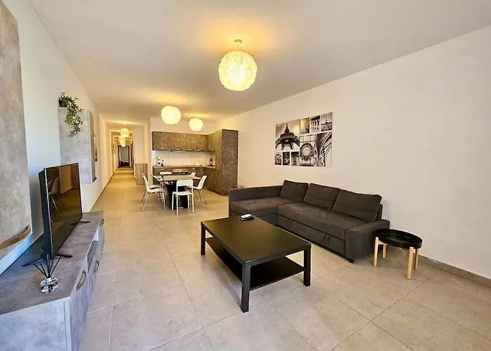 Apartment Sleeps 6 Spacious St Pauls Bay