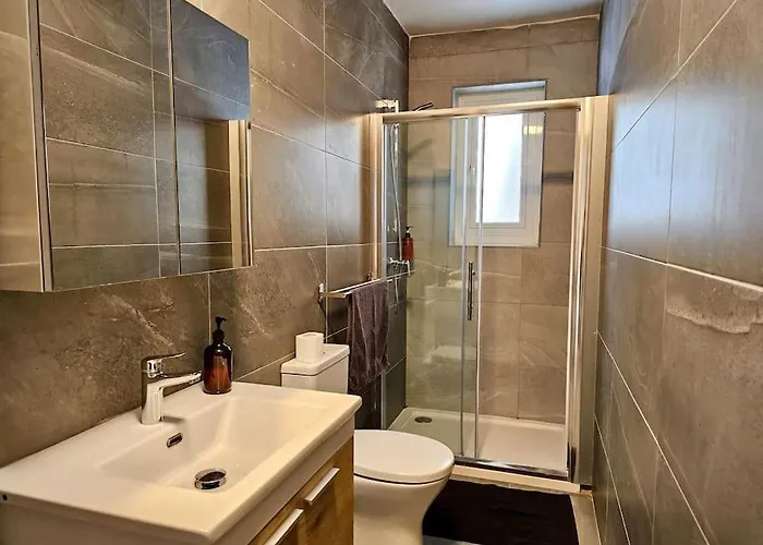 Sleeps 6 Spacious St Pauls Bay Apartment St. Paul's Bay