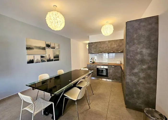 Apartment Sleeps 6 Spacious St Pauls Bay *