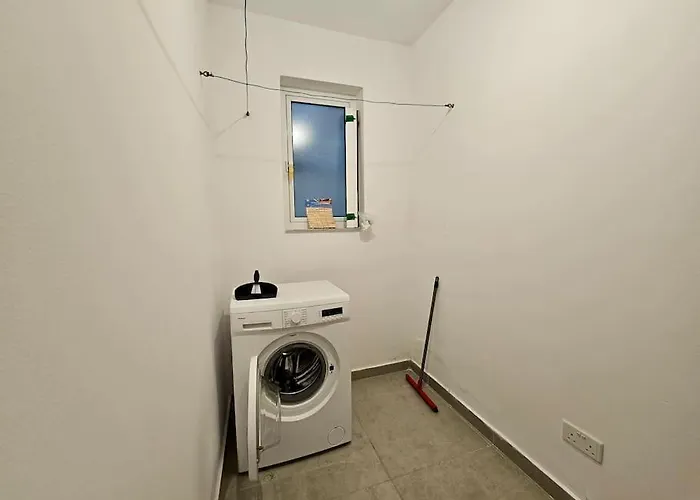 Apartment Sleeps 6 Spacious St Pauls Bay