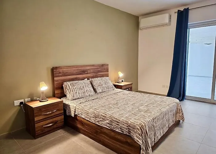 Apartment Sleeps 6 Spacious St Pauls Bay